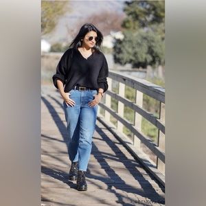 🌸NWT AE CLASSIC TRENDY ‘MOM’ JEAN •TRADITIONAL 5POCKET BLUE DENIM